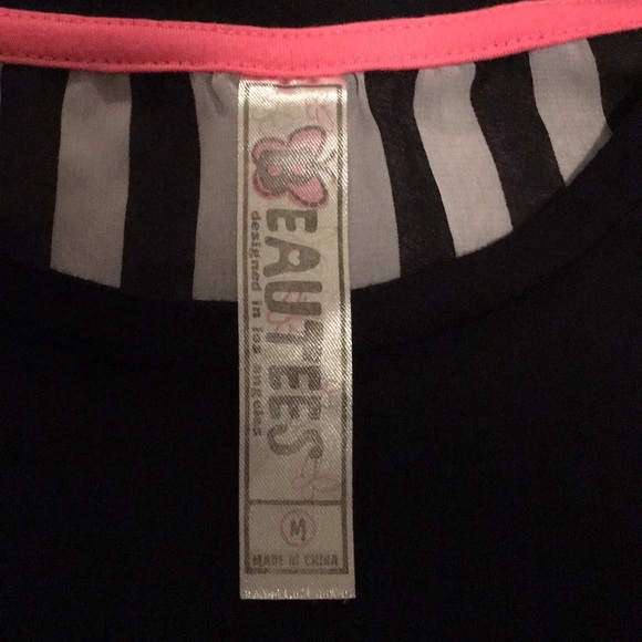 Black and white and a little bit of pink t-shirt - Picture 3 of 4